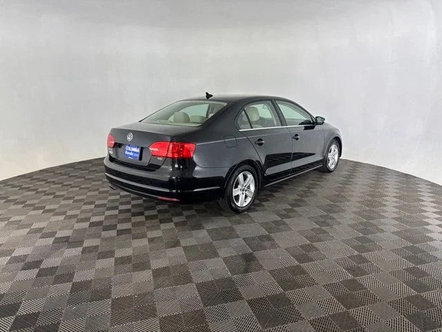 Used 2014  Volkswagen 2.0L TDI image 6