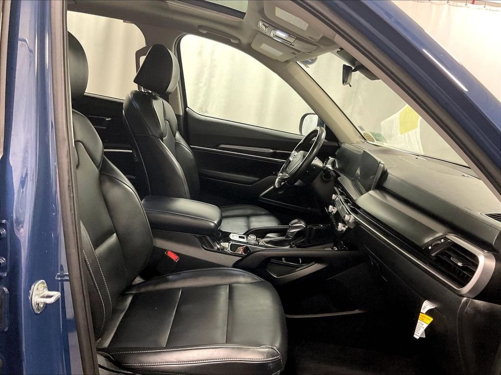 Used 2024 Black Kia S image 11