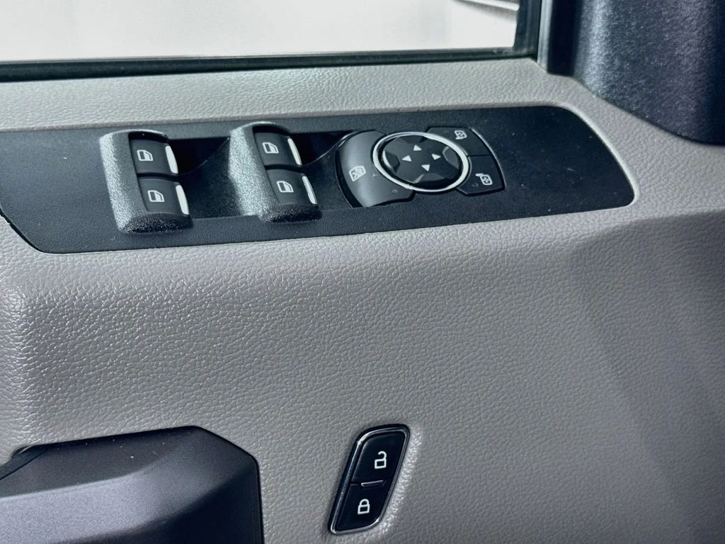 Used 2022 Oxford White Ford XLT image 22
