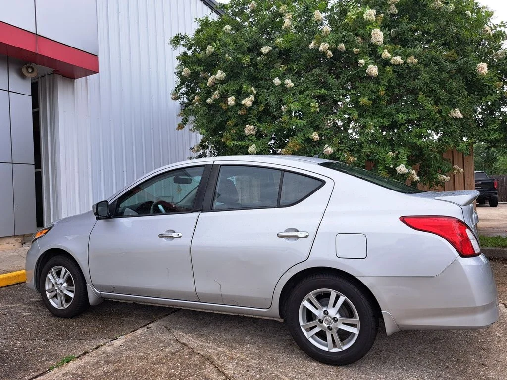 Used 2019 Silver Nissan 1.6 SV image 5
