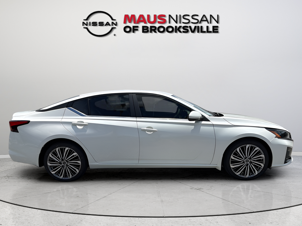 New 2026 White Nissan 2.5 SV image 9