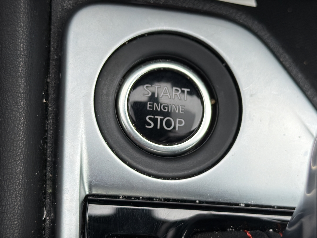 Used 2024 White Nissan SR image 14
