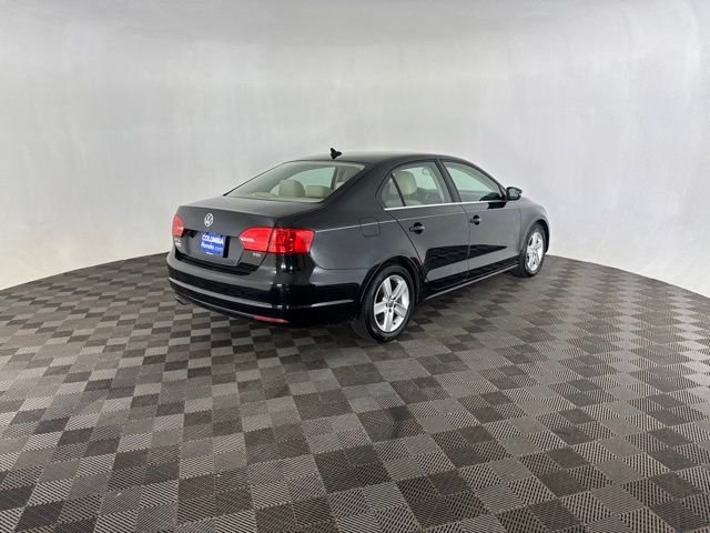 Used 2014  Volkswagen 2.0L TDI image 6