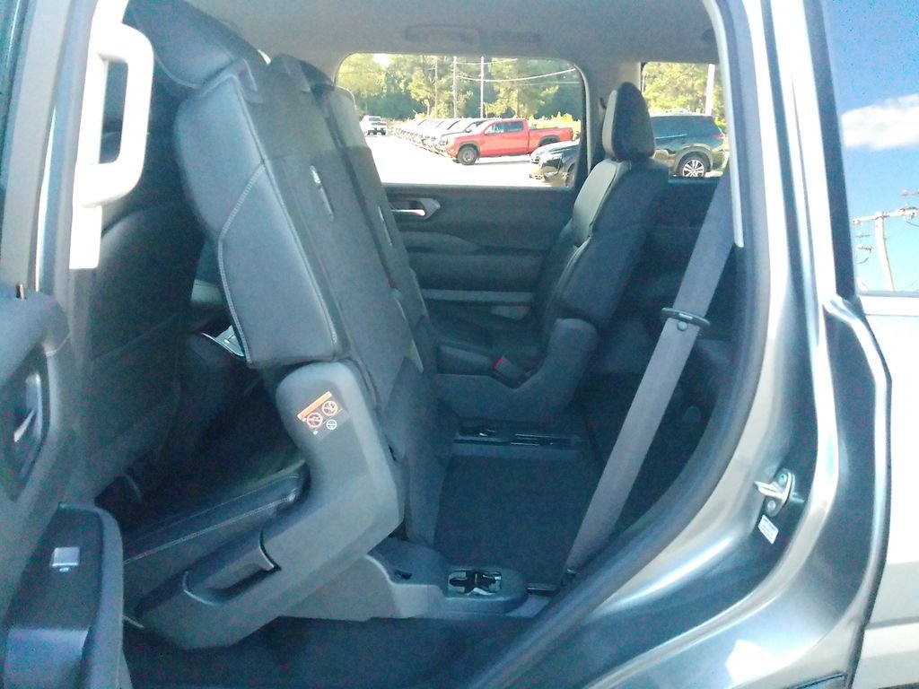 2026 Nissan Armada SV - Photo 31