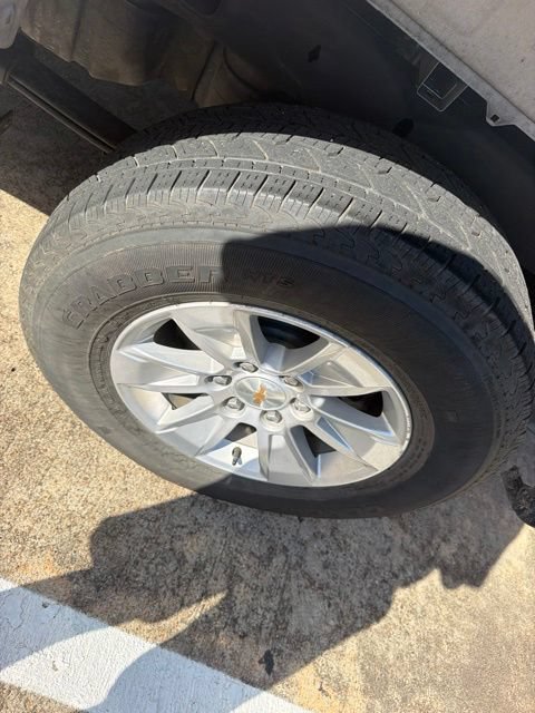 Certified Used 2025 Summit White Chevrolet LT image 4