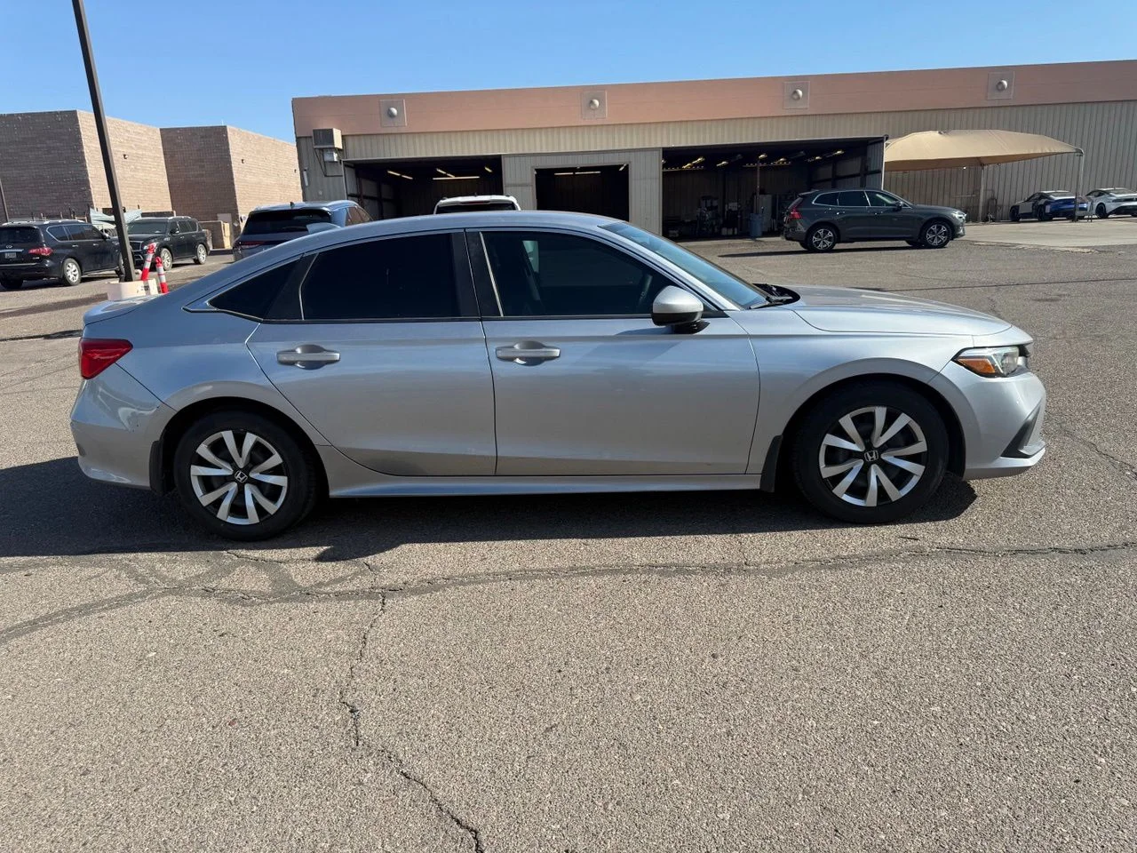 Used 2022  Honda LX image 3