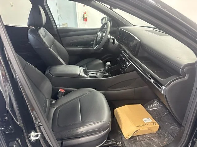 Used 2025 Black Hyundai SEL image 22