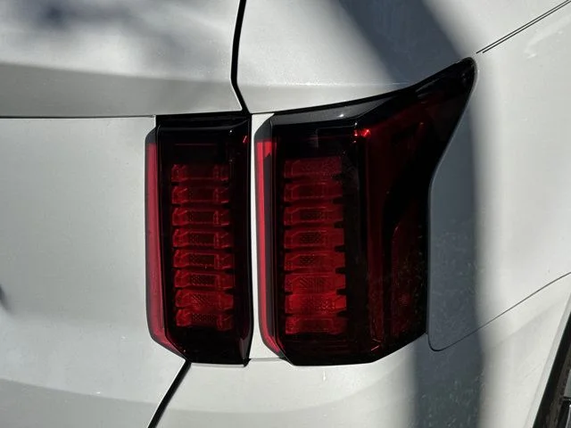 Used 2023 White Kia S image 8