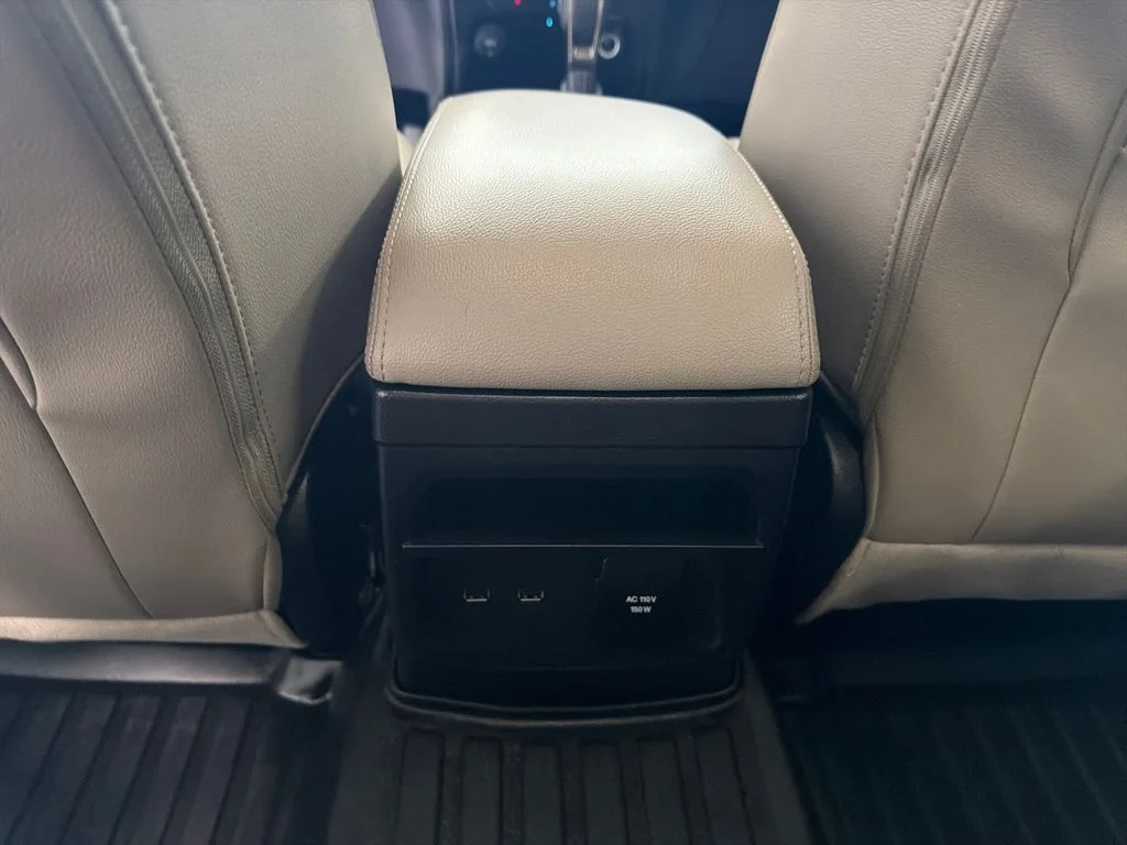 Used 2023 White Ford Lariat image 14