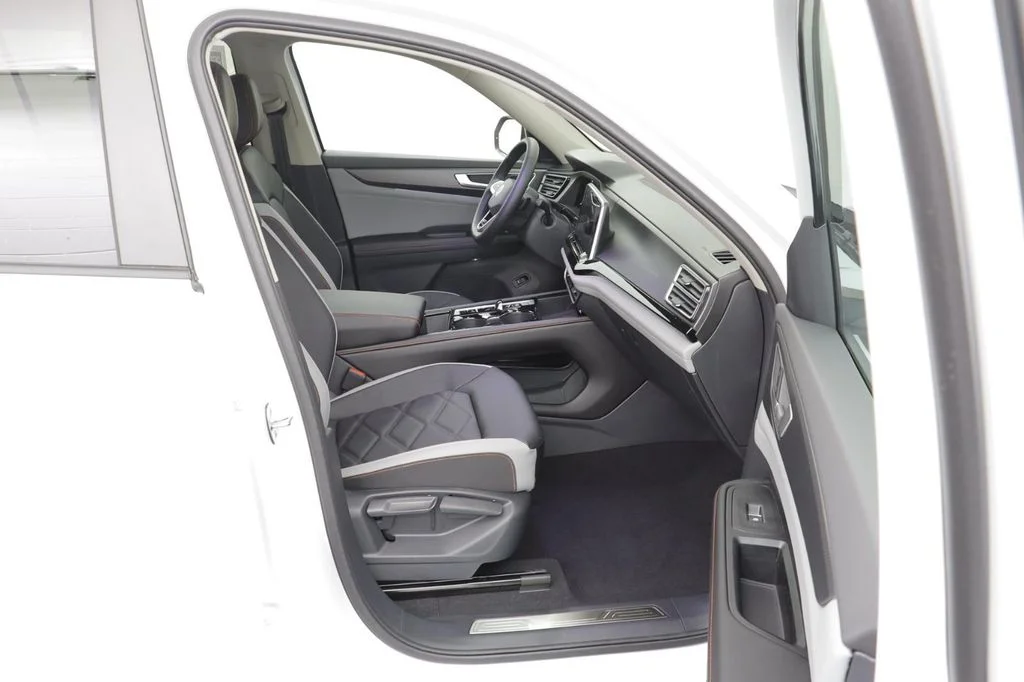 New 2026 Opal White Volkswagen 2.0T Peak Edition image 20