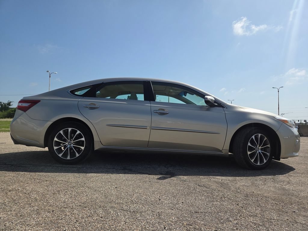 Certified Used 2018 Creme Brulee Toyota XLE Premium image 27