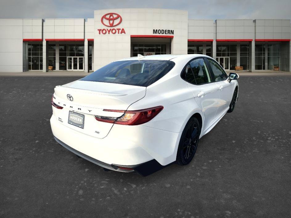 Used 2025 Ice Cap Toyota SE image 5