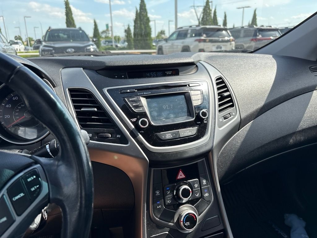 Used 2015 Gray Hyundai SE image 3