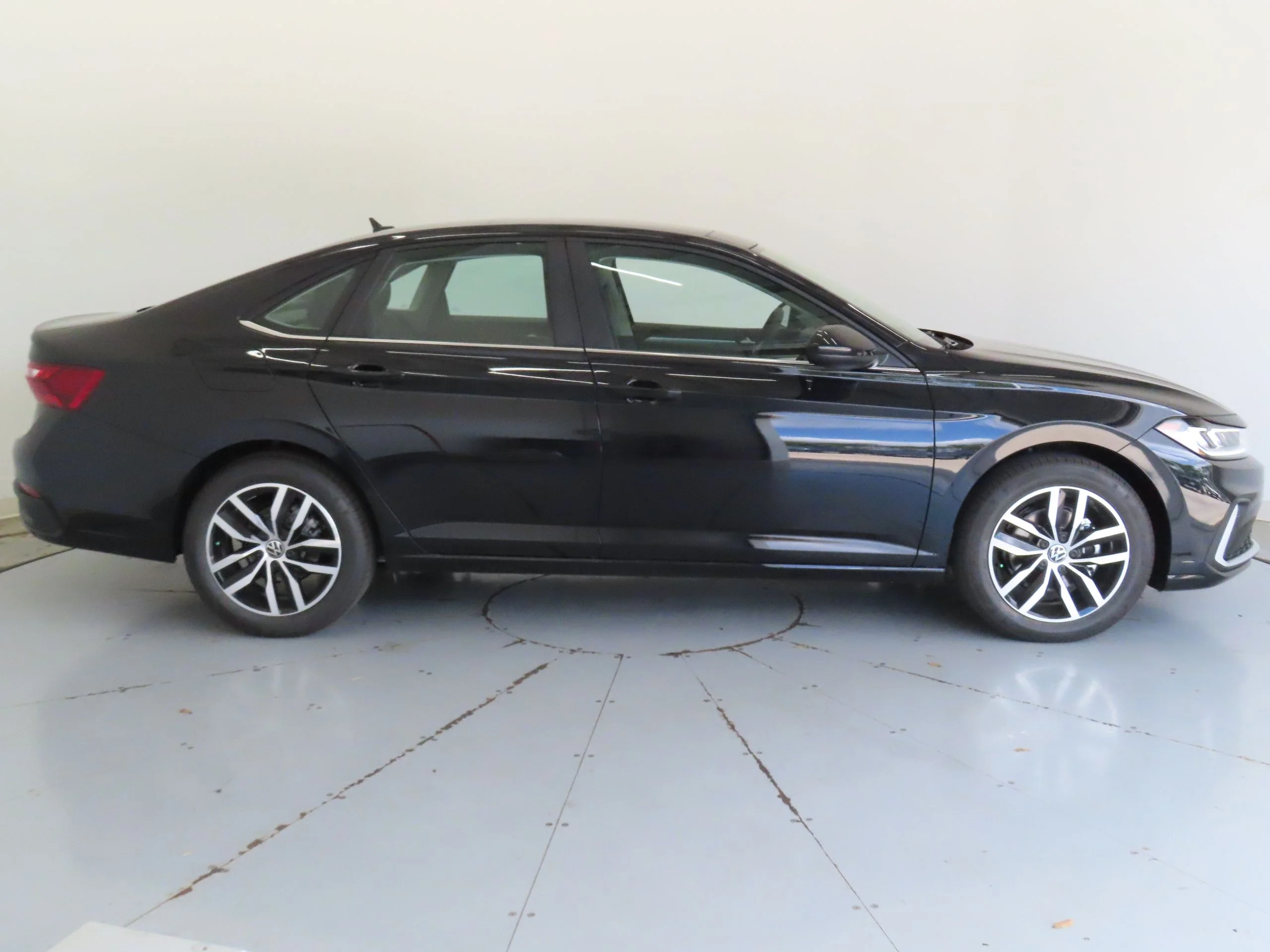 New 2026 Black Volkswagen 1.5T SE image 2