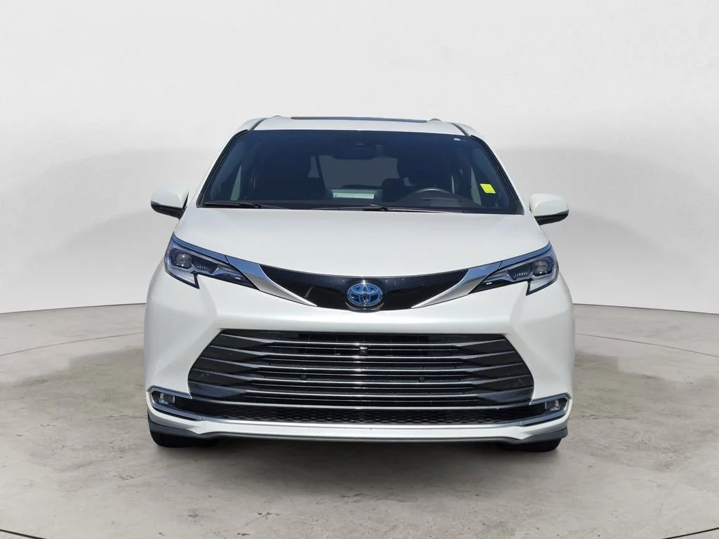 Used 2023  Toyota Platinum image 7