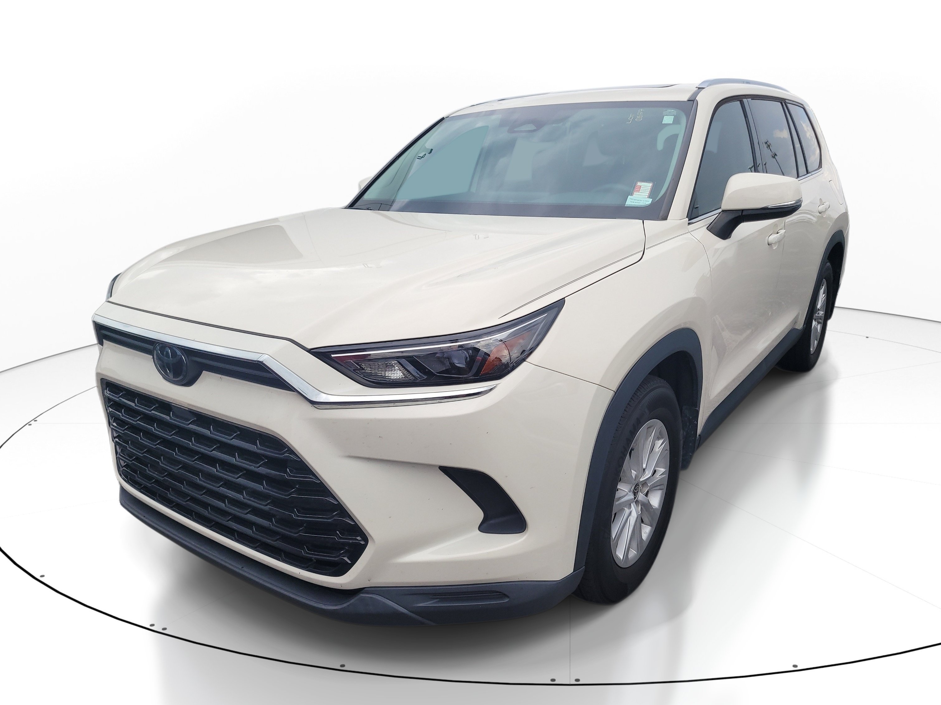 Used 2024 Cream Toyota XLE image 3