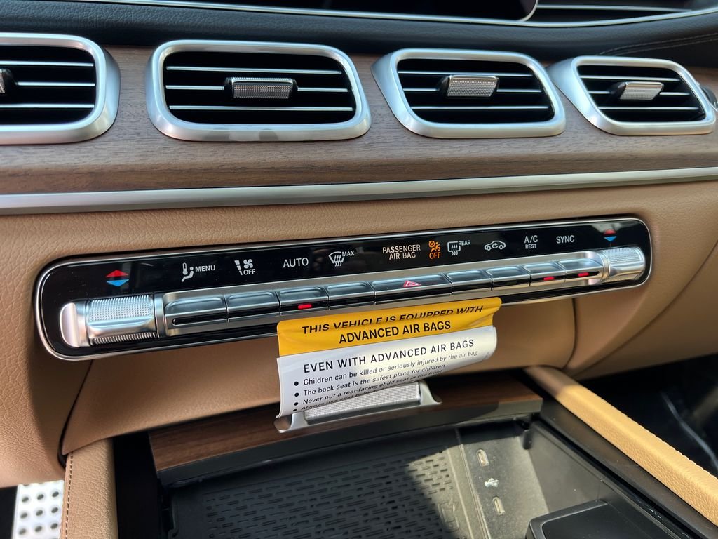 New 2026 MANUFAKTUR Ireland Mid Green Metallic Mercedes-Benz GLS 450 image 20
