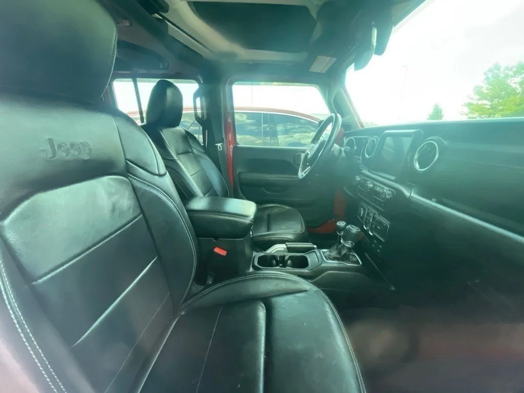 Used 2018 Red Jeep Unlimited Sahara image 11