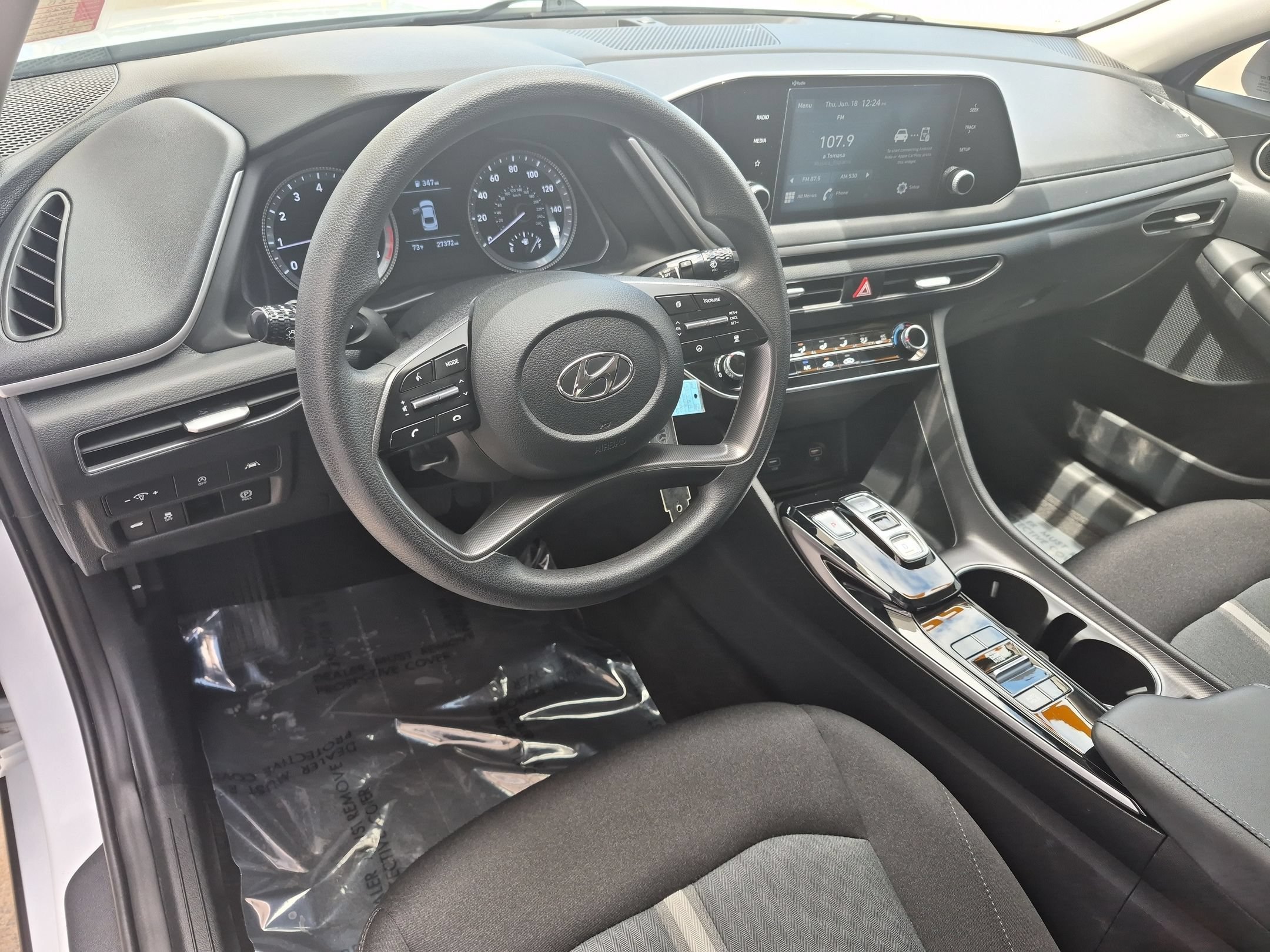 Used 2022 Quartz White Hyundai SE image 10