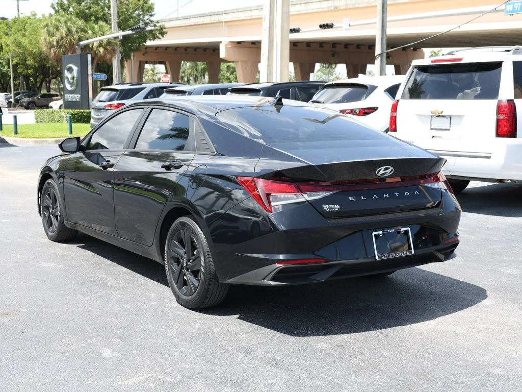 Used 2023 Black Hyundai SEL image 5