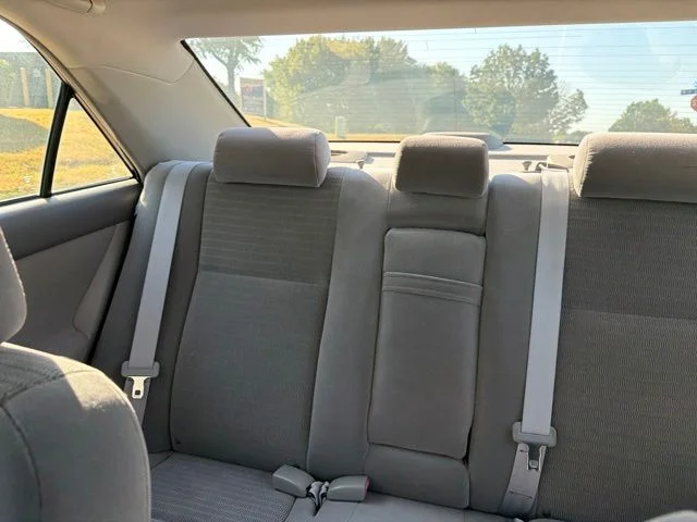 Used 2006 Silver Toyota LE image 17