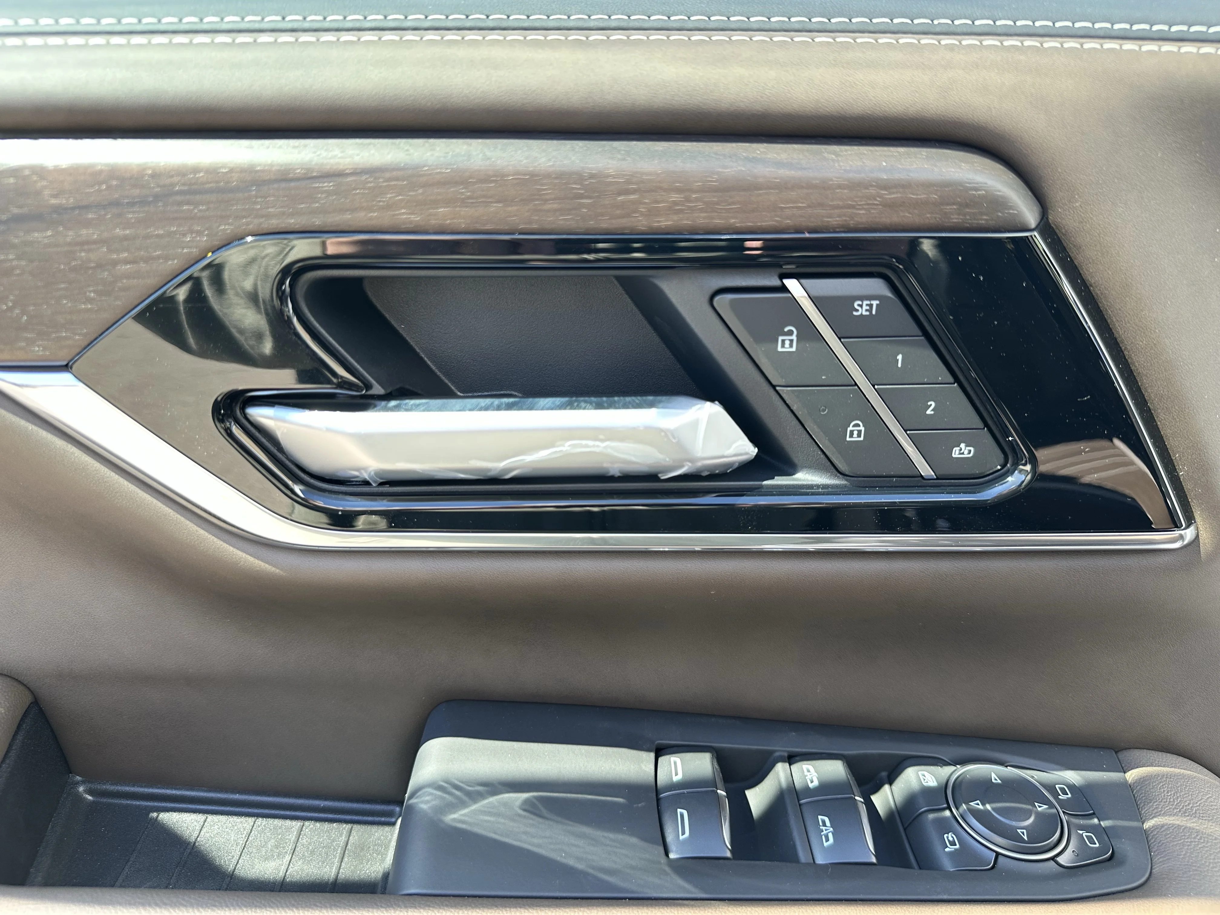 New 2026 Glacier White Tricoat GMC Denali Ultimate image 9