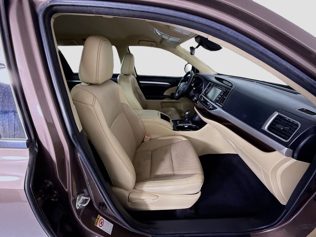 Used 2018 Walnut Toyota LE Plus image 20