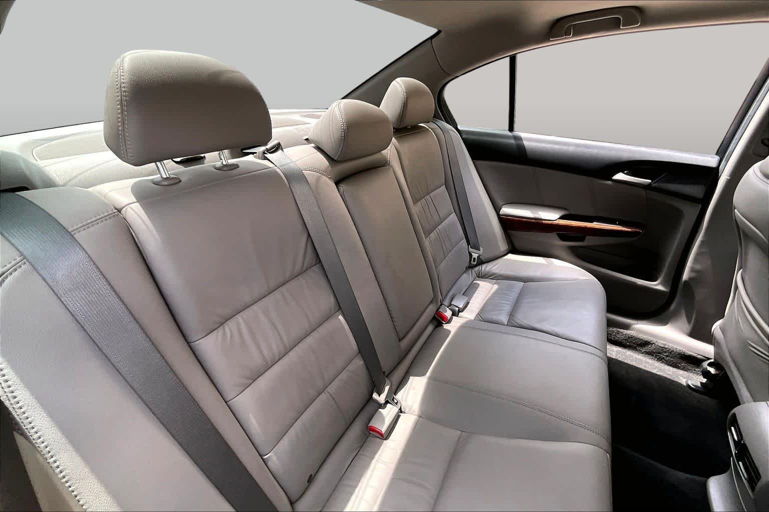 Used 2012 Alabaster Silver Metallic Honda EX-L image 17