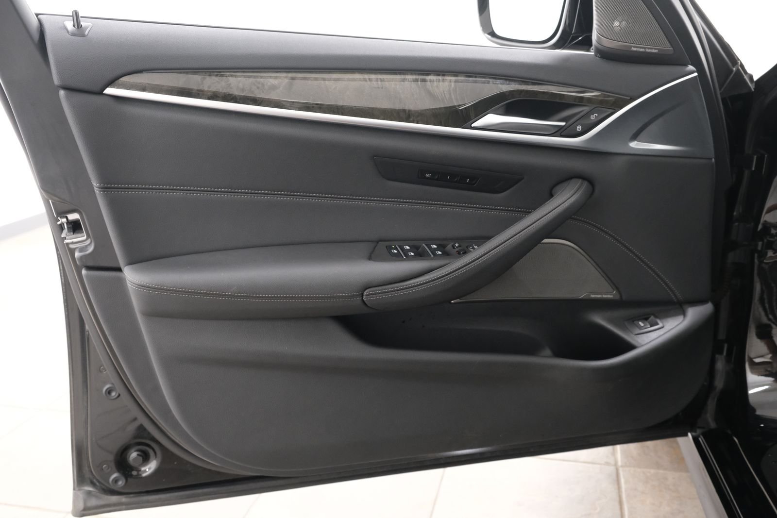 Used 2023 Black Sapphire Metallic BMW 540i xDrive image 26