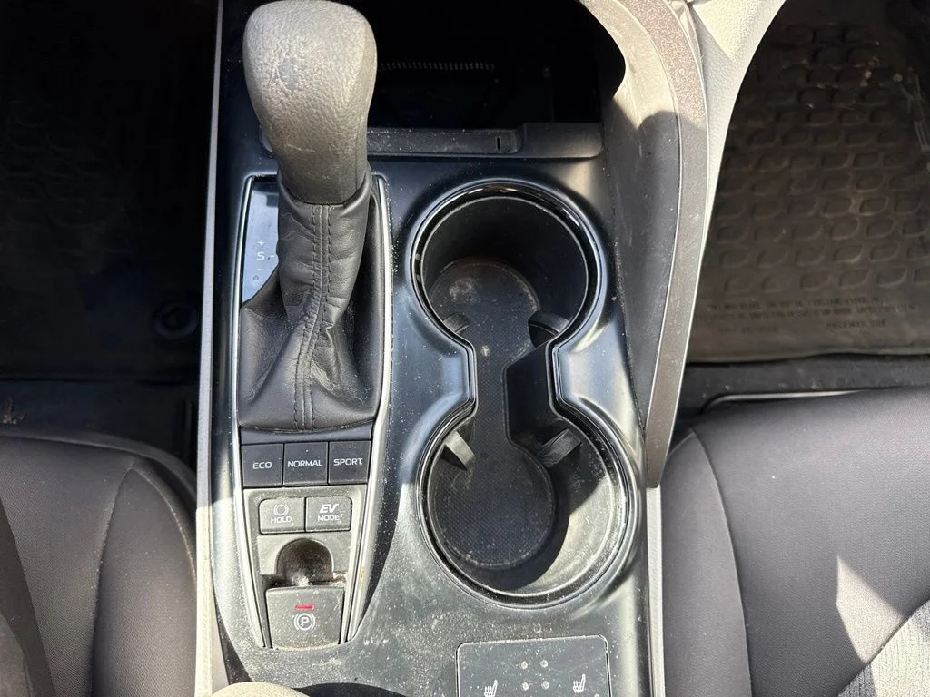 Used 2018 Super White Toyota LE image 18