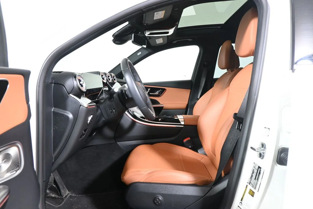 Certified Used 2026 White Mercedes-Benz GLC 300 image 3