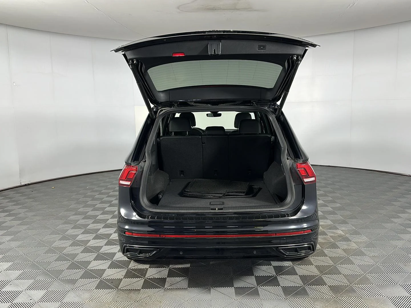 Used 2024 Deep Black Pearl Volkswagen SE R-Line Black image 26