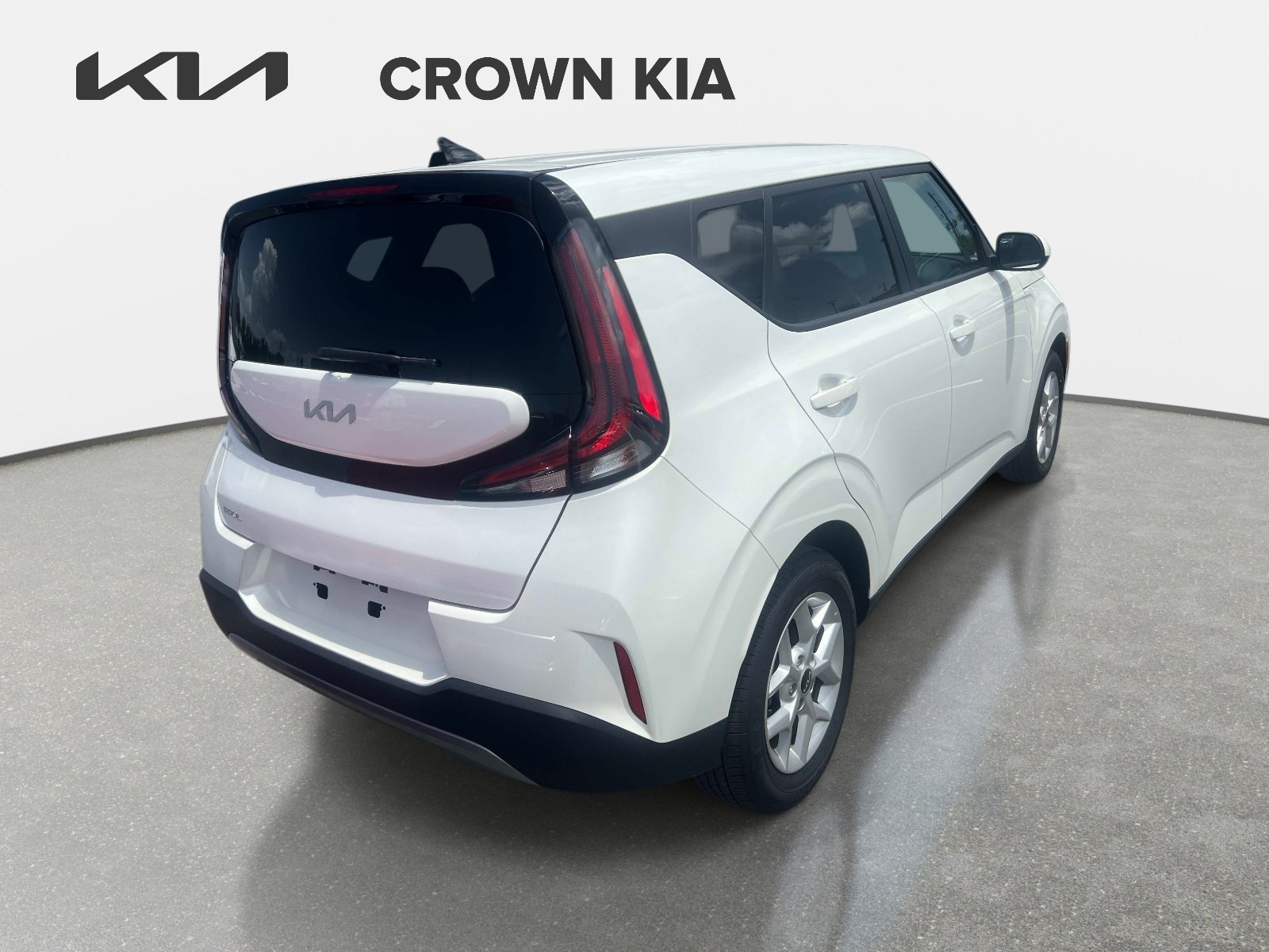 Used 2025 White Kia LX image 11