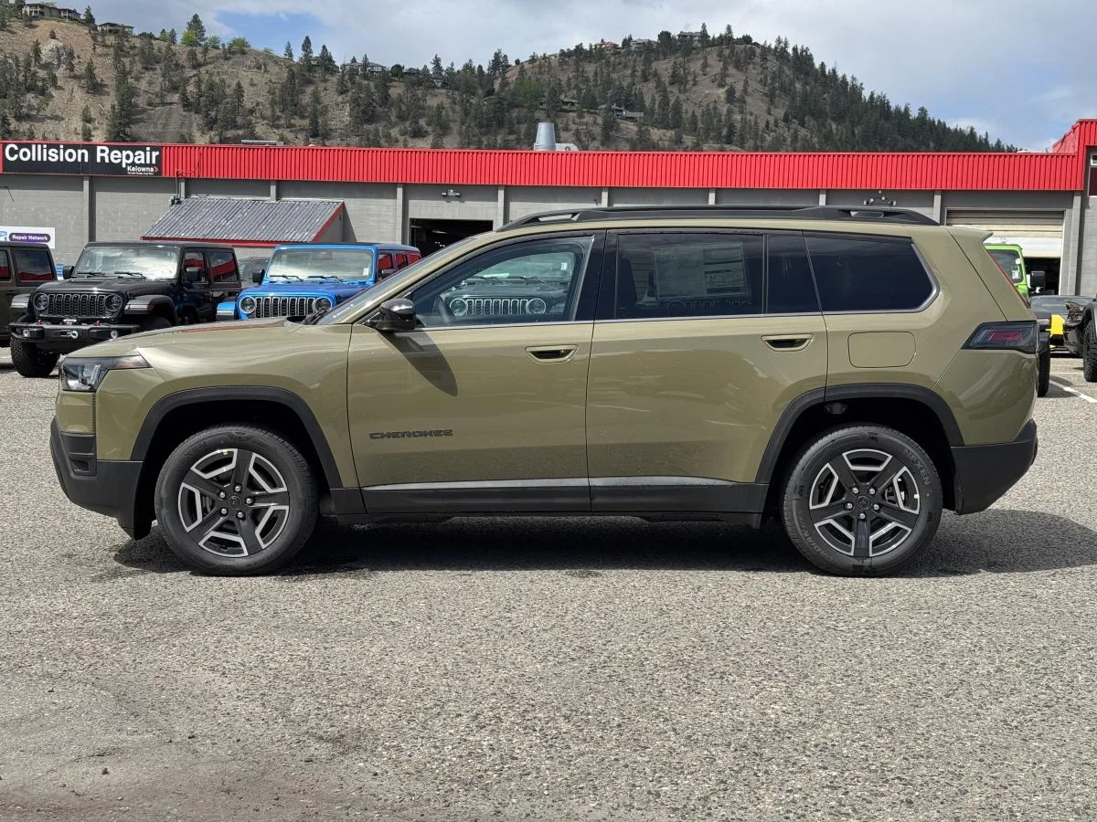 New 2026 41 (pj5) Jeep Laredo image 10