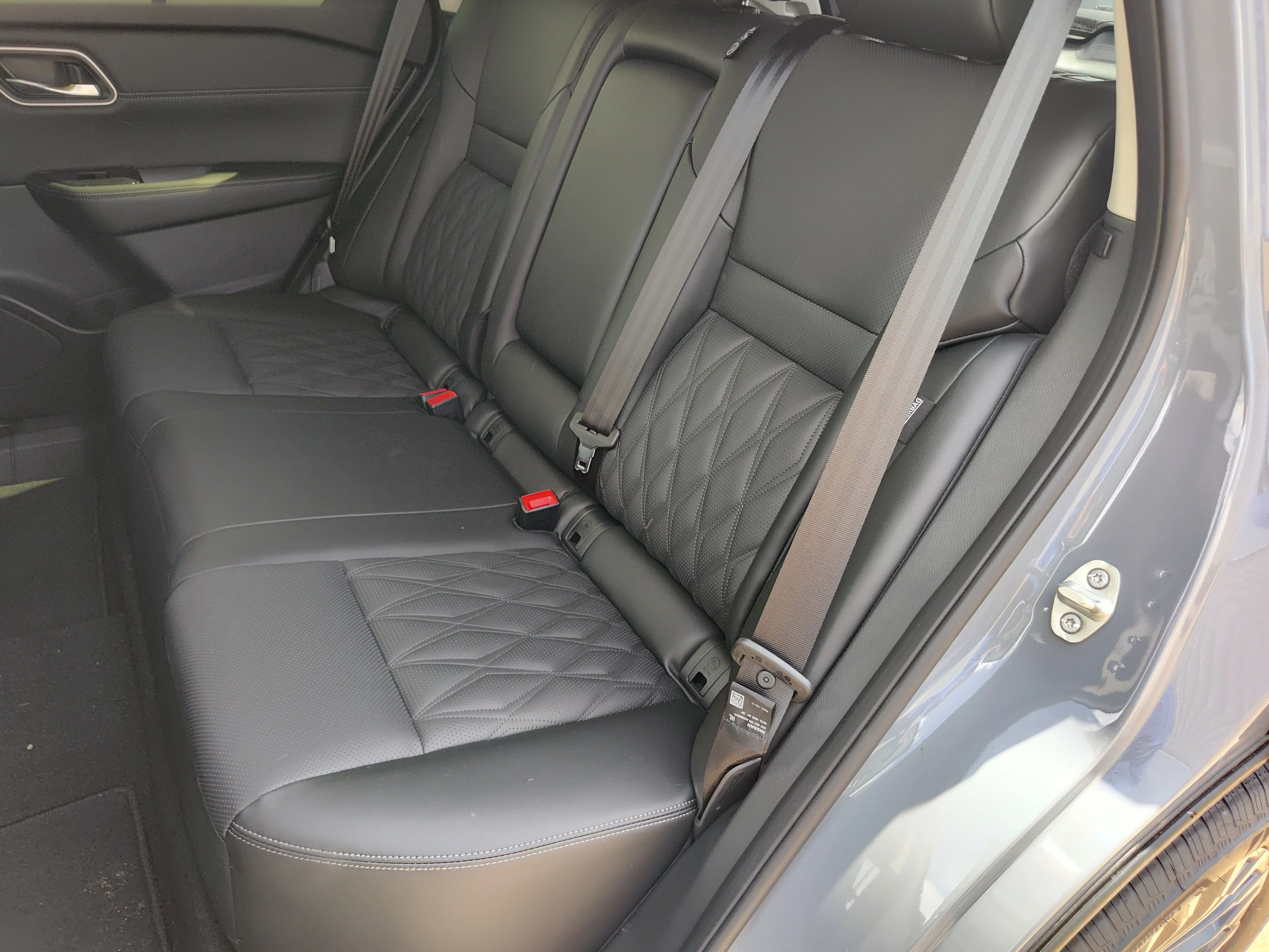 New 2026 Boulder Gray Pearl / Super Black Two-tone Nissan Platinum image 15