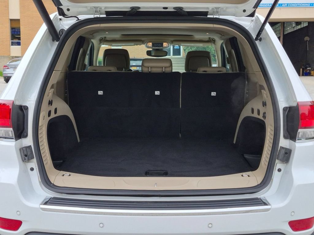 Used 2021 White Jeep Limited image 6