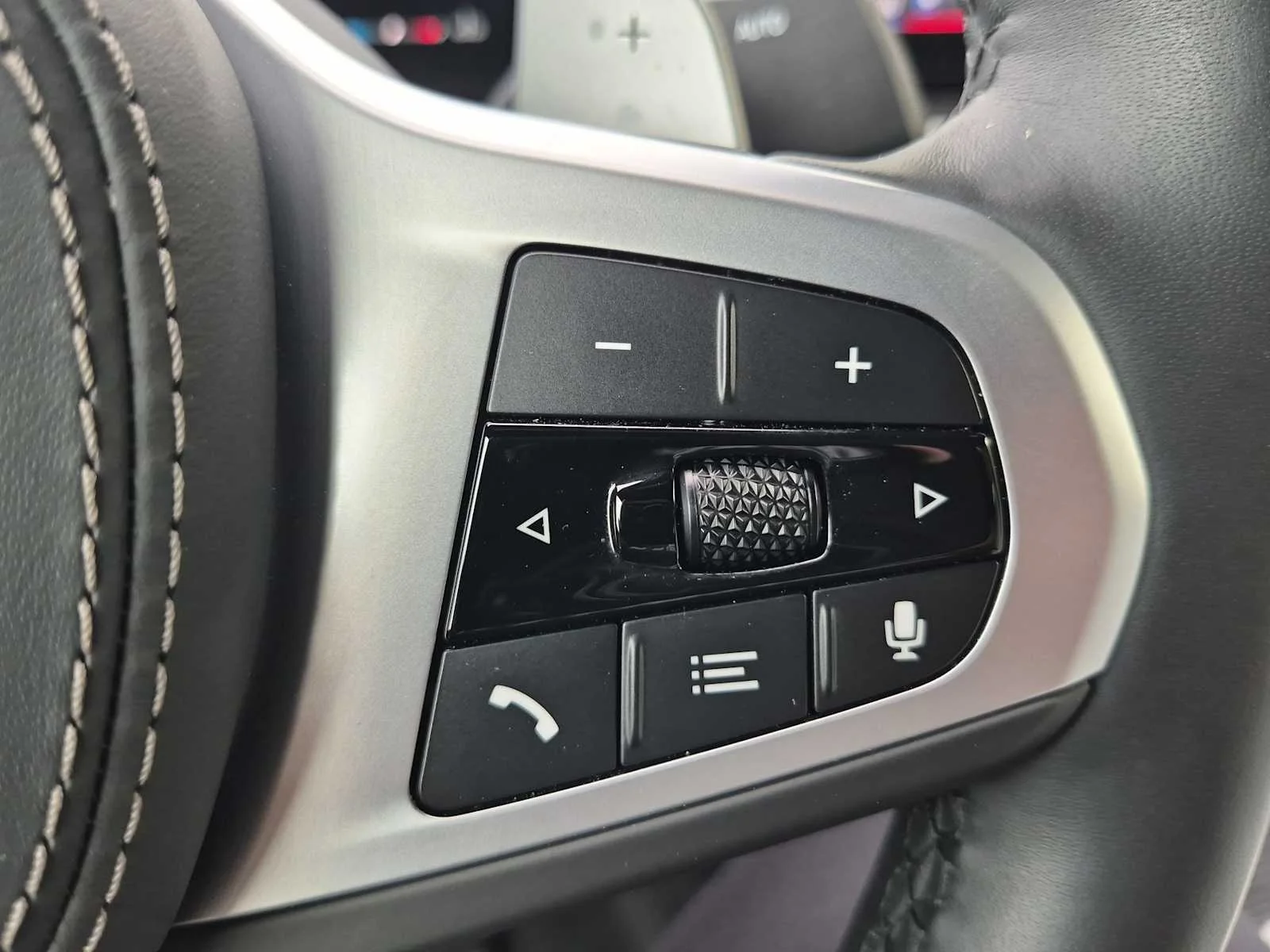 New 2026 Black Sapphire Metallic BMW xDrive40i image 25