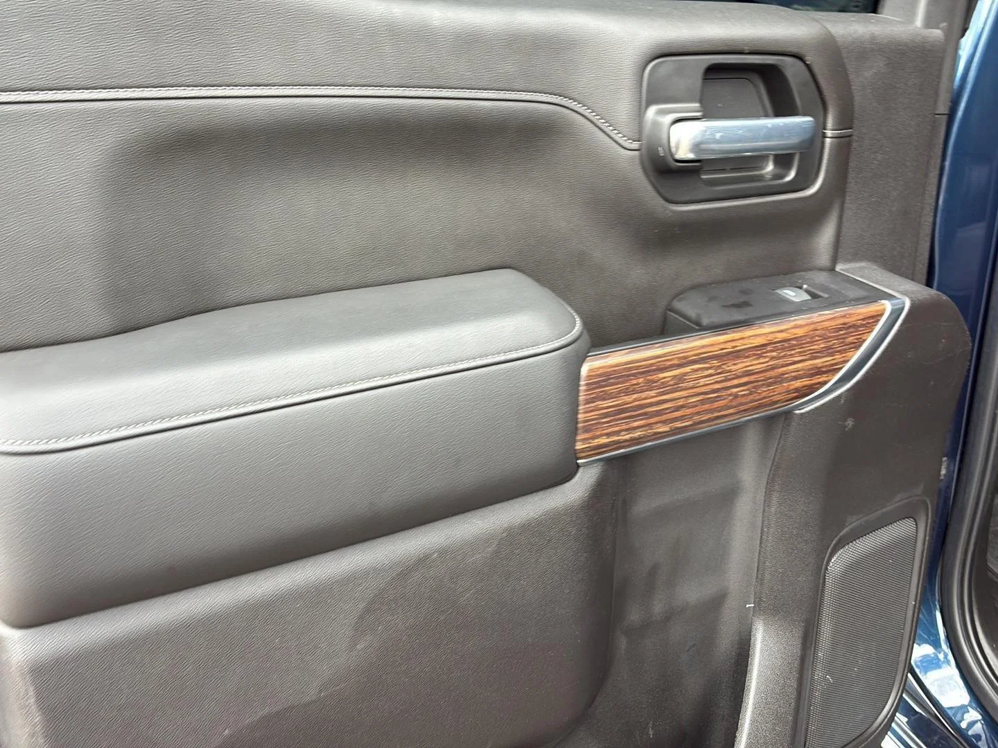 Used 2020 Northsky Blue Metallic Chevrolet High Country image 29