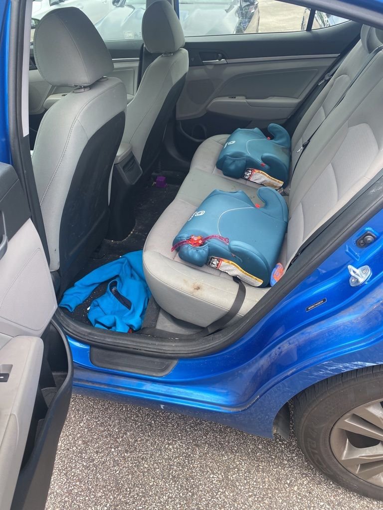 Used 2017 Electric Blue Hyundai SE image 5