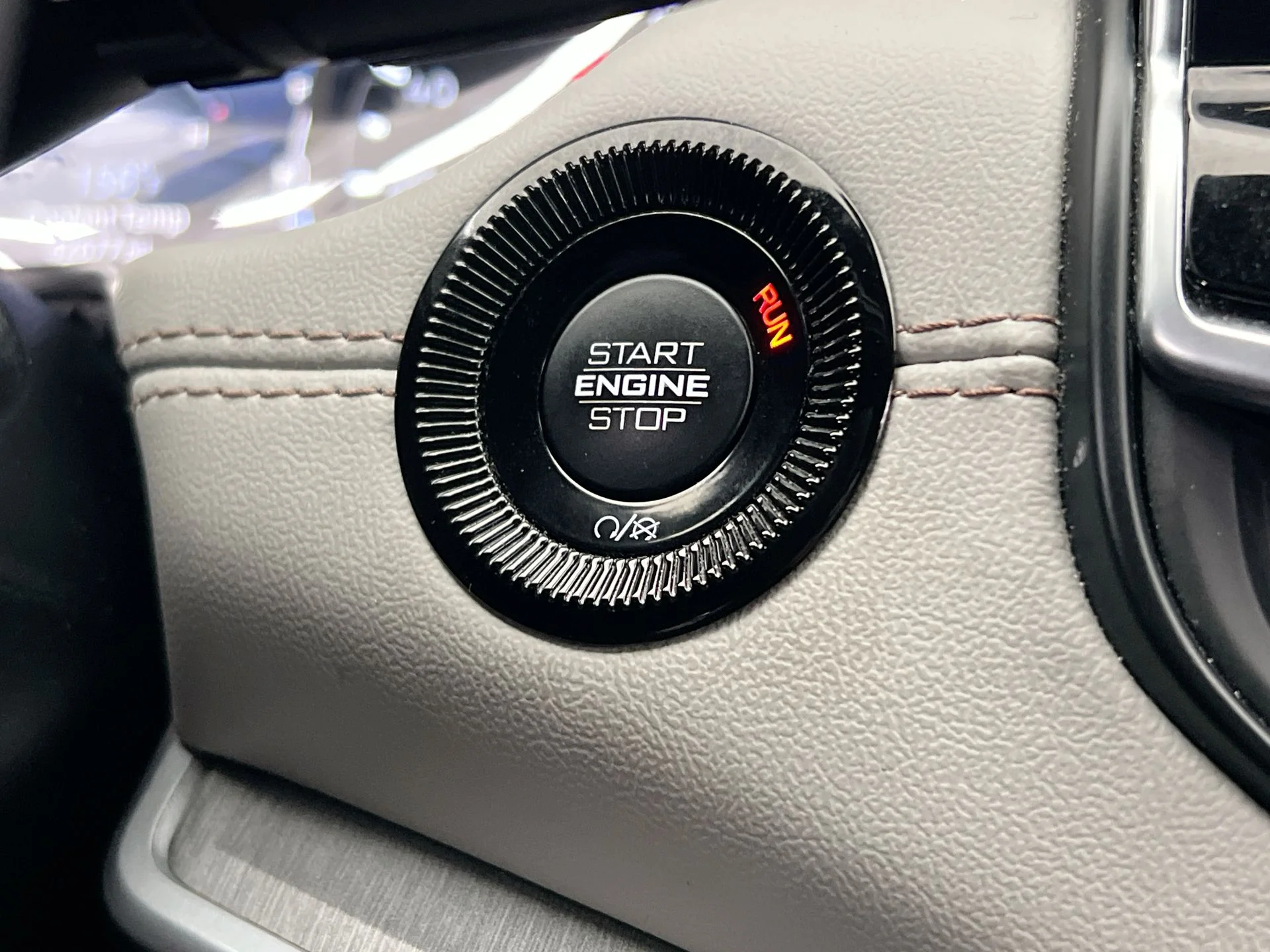 Used 2025 Silver Jeep Limited image 35