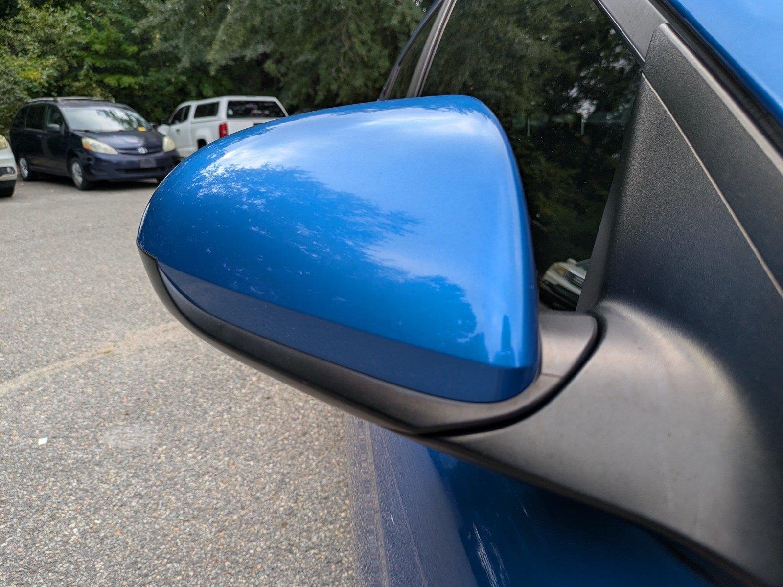 Used 2017 Electric Blue Hyundai SE image 12