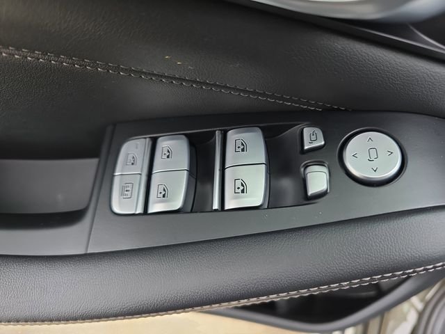 Used 2025 Green BMW xDrive40i image 32