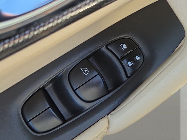 Used 2016 Pearl White Nissan SL image 20