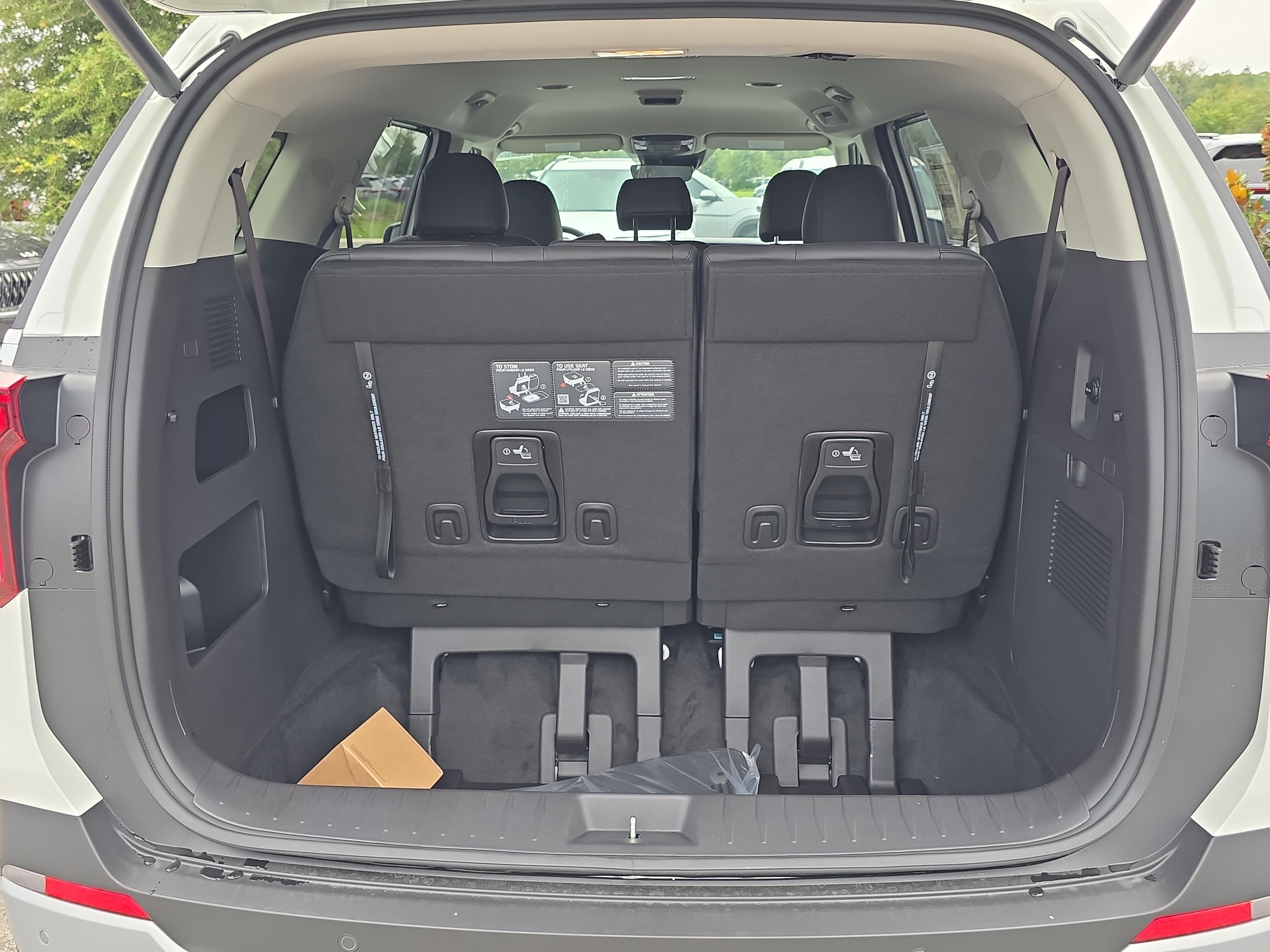 New 2026 Snow White Pearl Kia EX image 10
