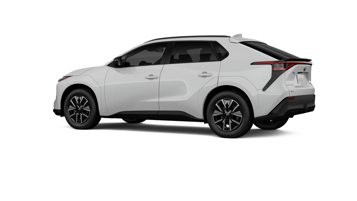 New 2026 Wind Chill Pearl [Extra_Cost_Color] Toyota XLE image 5