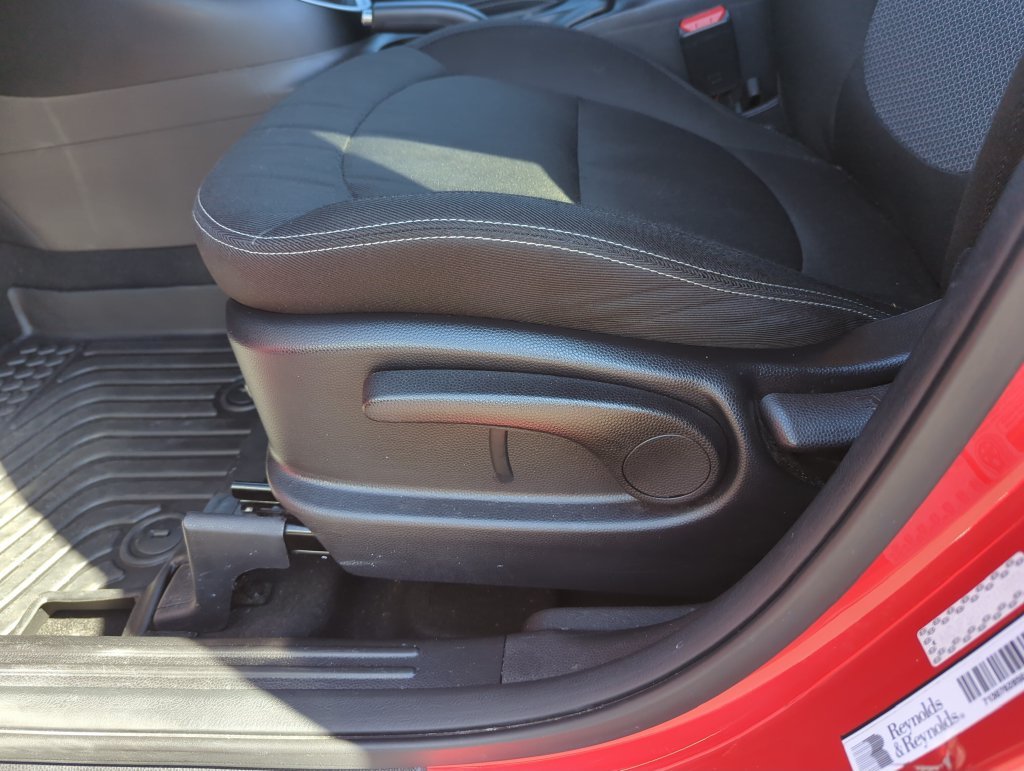Used 2017 Red Kia Plus image 13