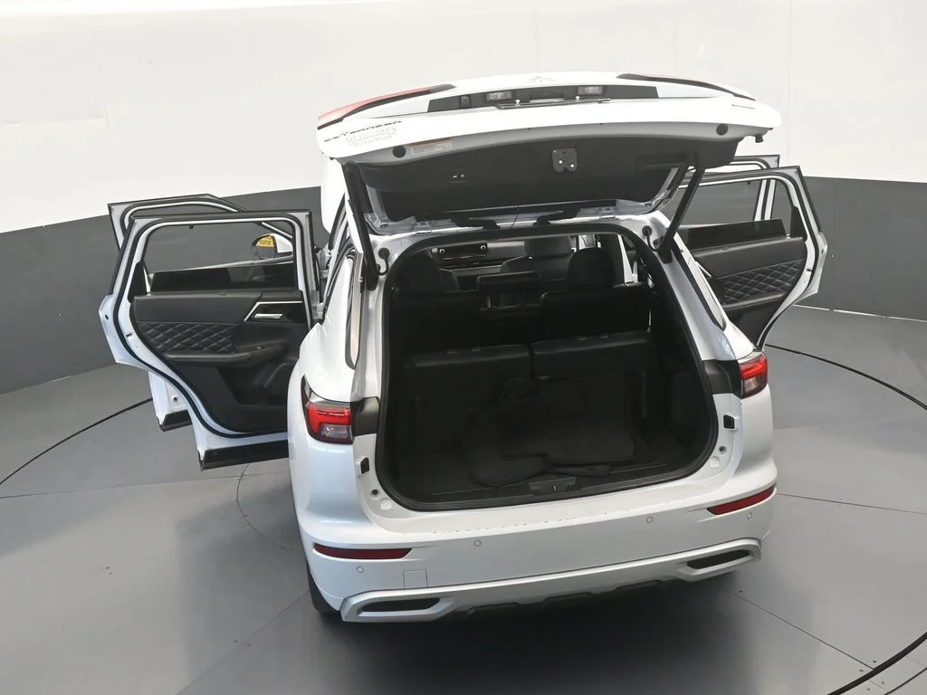 Used 2024 White Mitsubishi SEL image 71