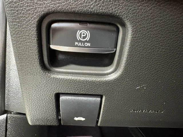 Used 2023 White Jeep Altitude image 26