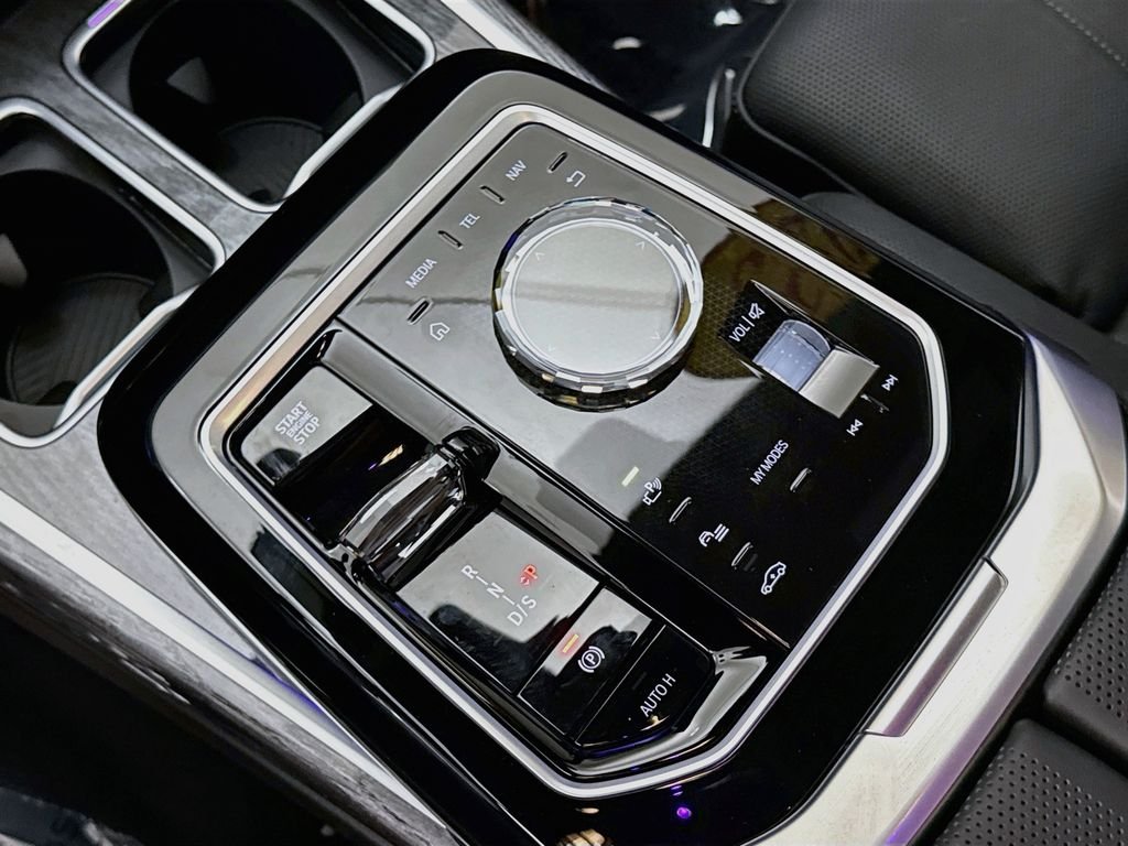 Used 2025 Black BMW 760i xDrive image 17