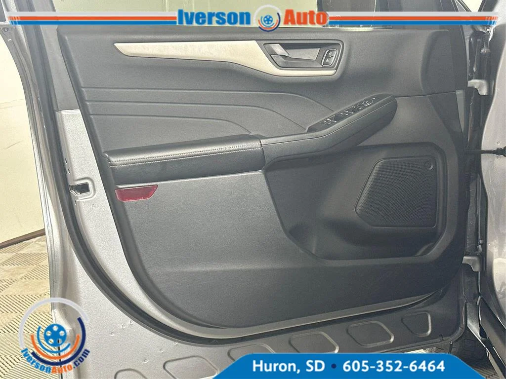 Used 2022 Iconic Silver Ford S image 19